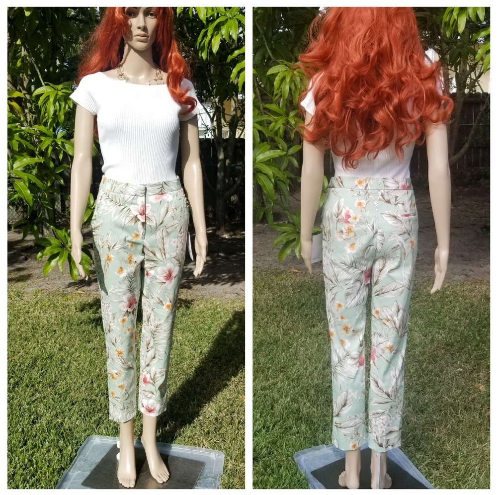 ..NWT Zara Cropped Pants. Mint Color with Flowers.